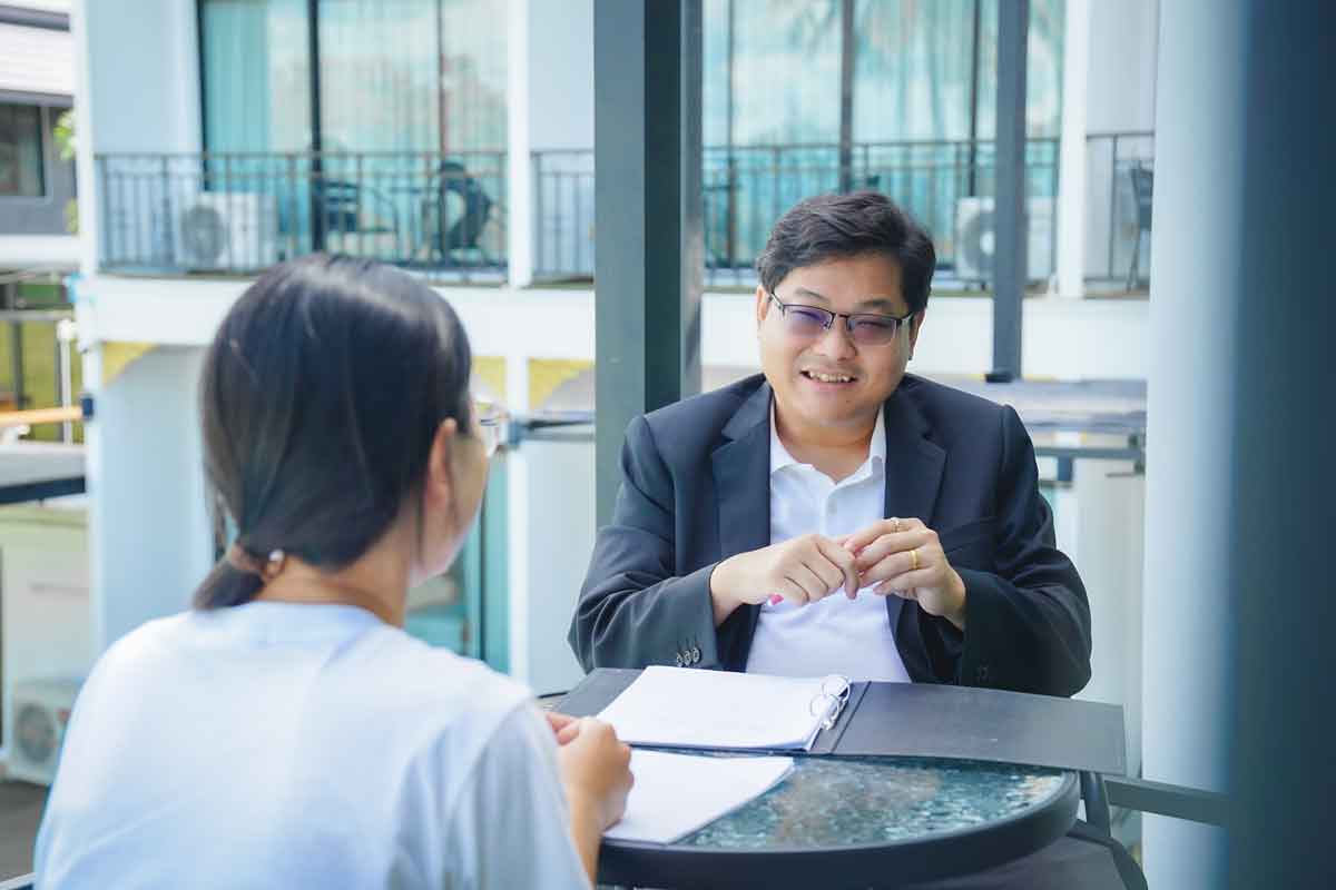 การพูดคุยระหว่างผู้เข้ารับการดูแลกับทีมเดอะ วอร์ม รีแฮบ